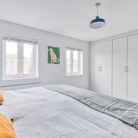 5 Bed House In Gloucester Hucclecote Екстериор снимка