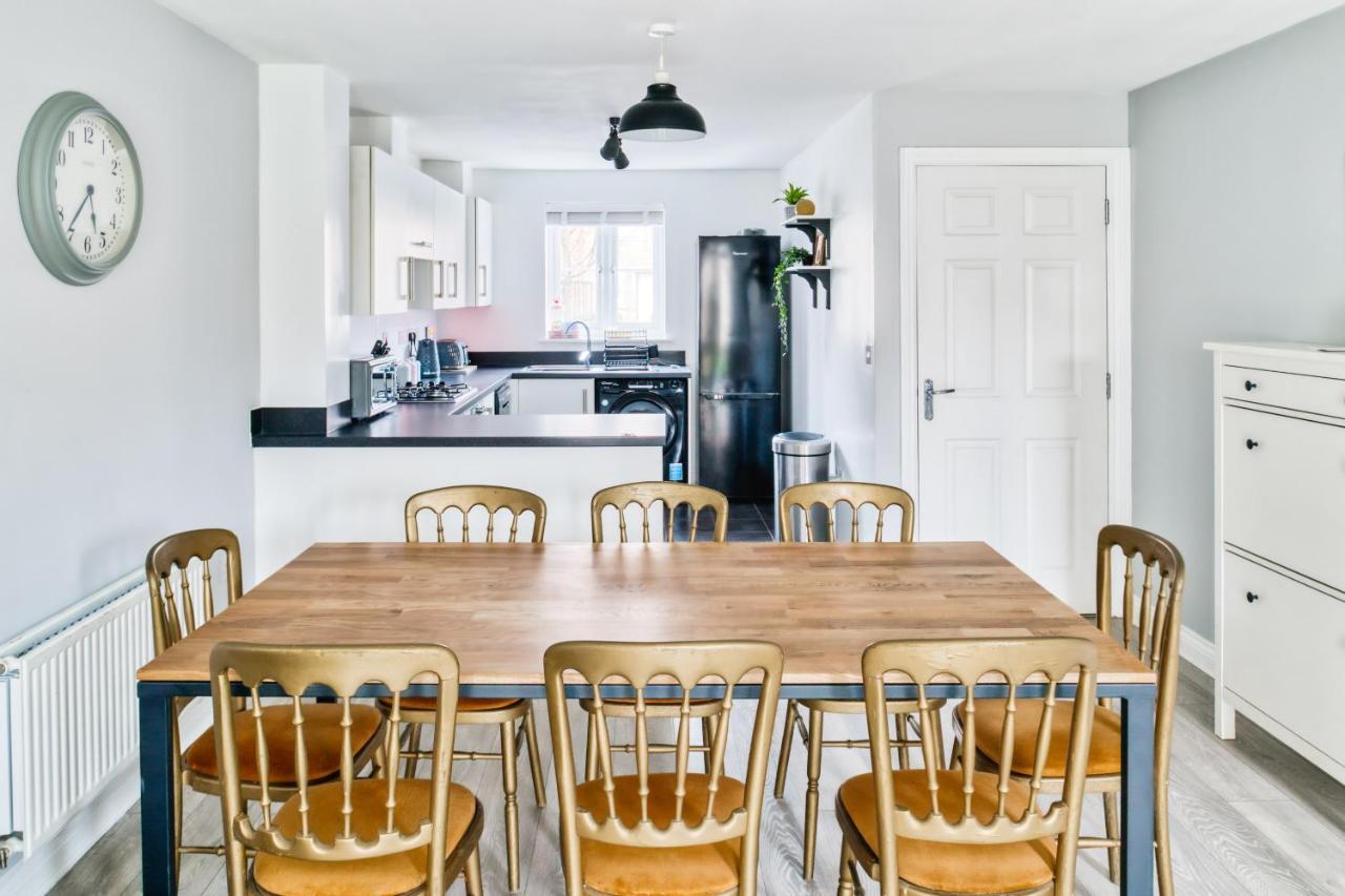 5 Bed House In Gloucester Hucclecote Екстериор снимка