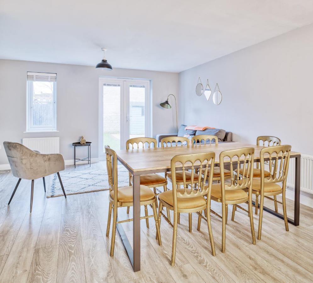 5 Bed House In Gloucester Hucclecote Екстериор снимка