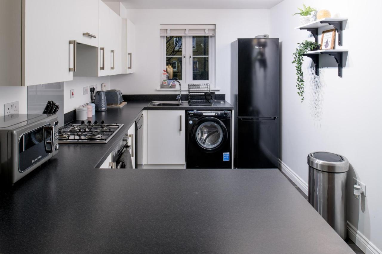5 Bed House In Gloucester Hucclecote Екстериор снимка