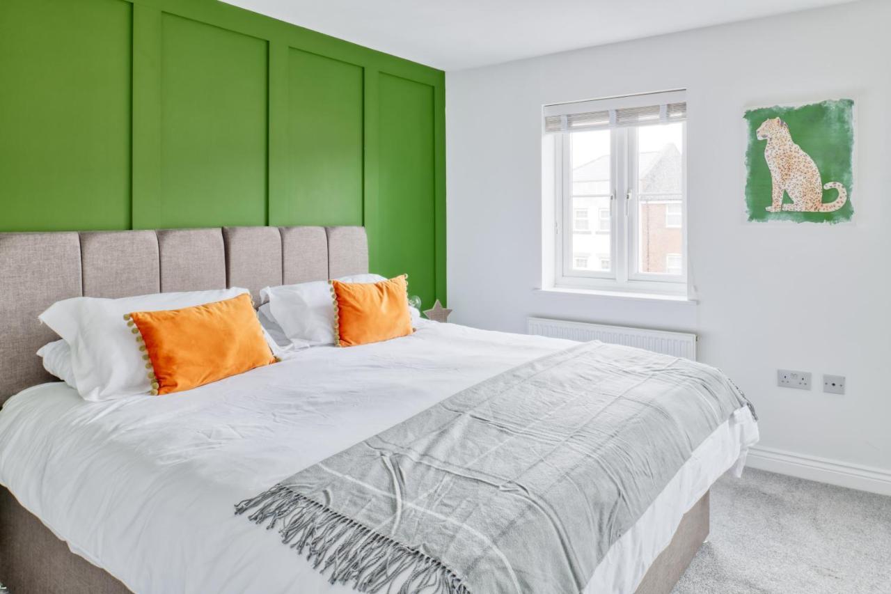 5 Bed House In Gloucester Hucclecote Екстериор снимка