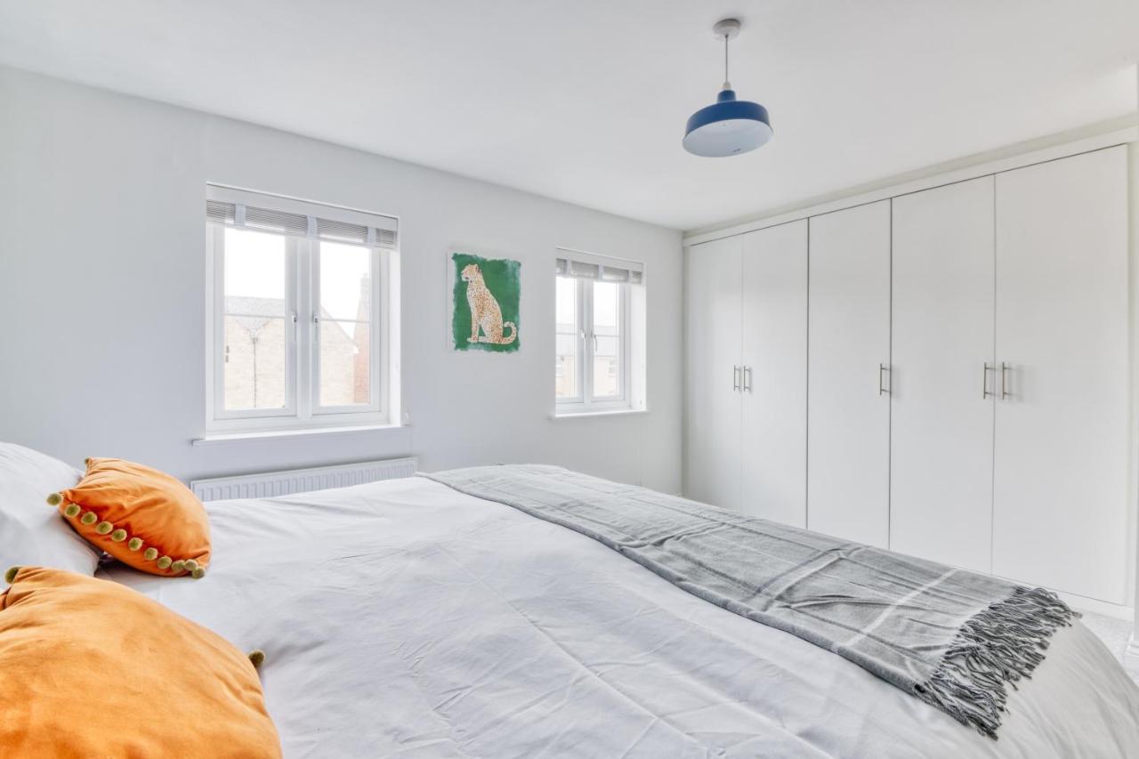 5 Bed House In Gloucester Hucclecote Екстериор снимка